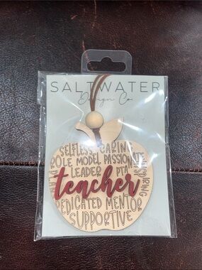 *bundle 3/30$*  NWT Wooden Teacher keychain